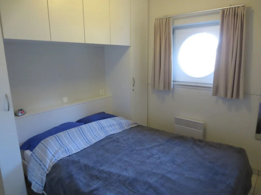 Sunny Bredene Stay by Sea