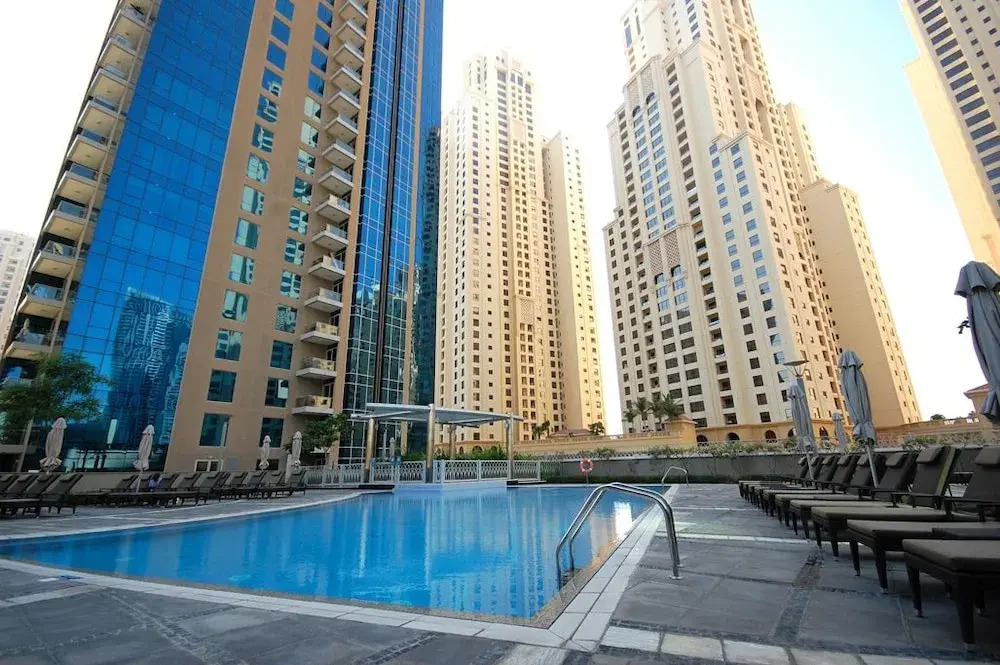 Kennedy Towers - Attessa