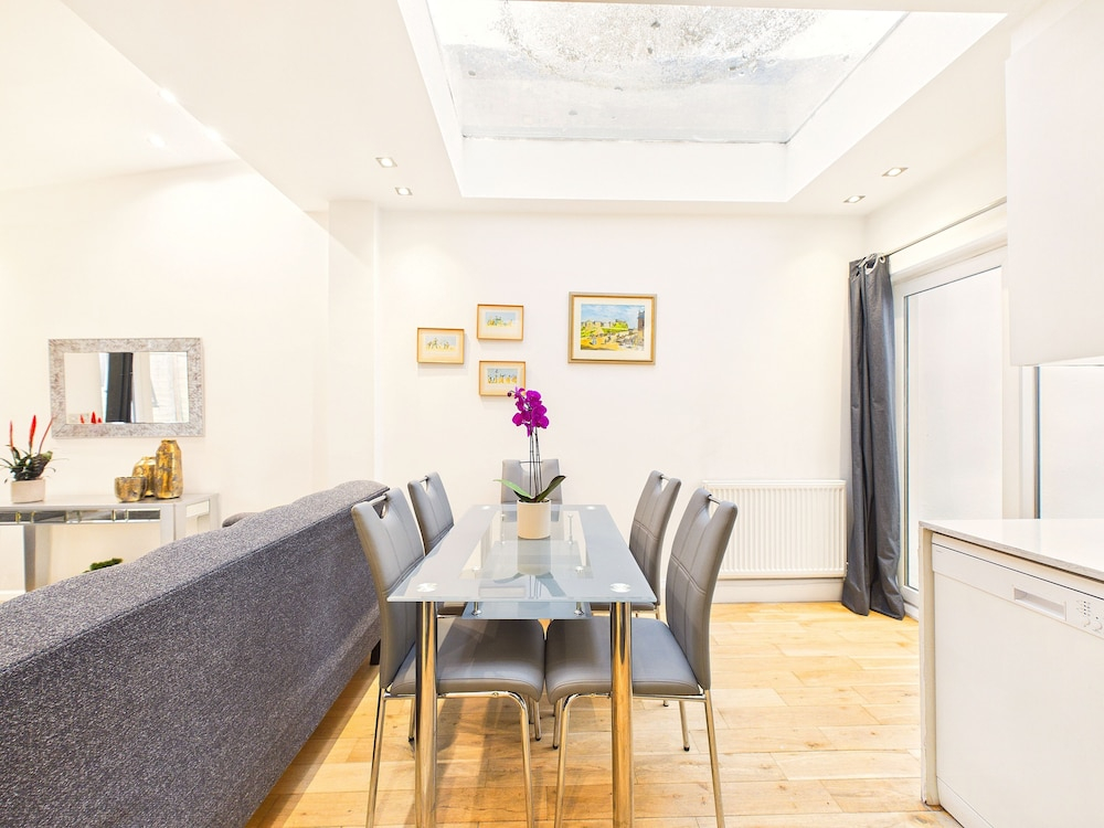 Brent Cross Garden Retreat 2 Bed Parking
