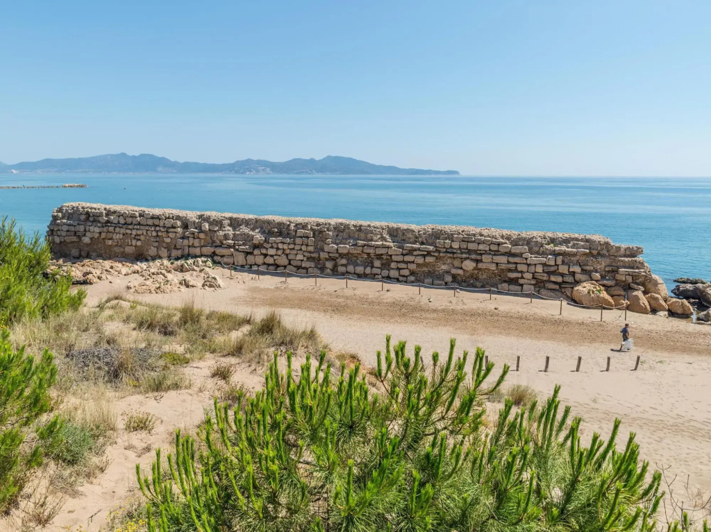 Gemma in L'Escala with 4 bedrooms and 3 bathrooms