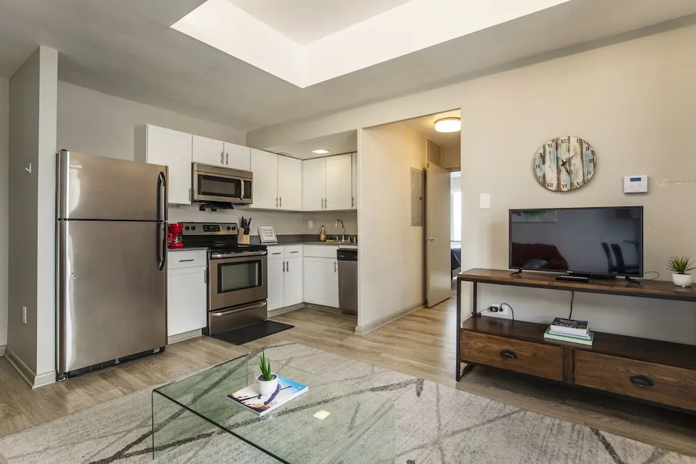 TWO Luxurious 1 BR CozySuites in Downtown Louisville