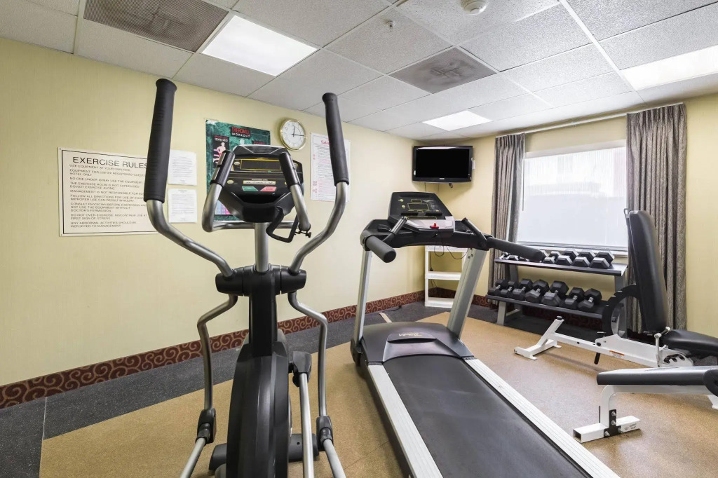 Econo Lodge Inn & Suites East Houston I-10
