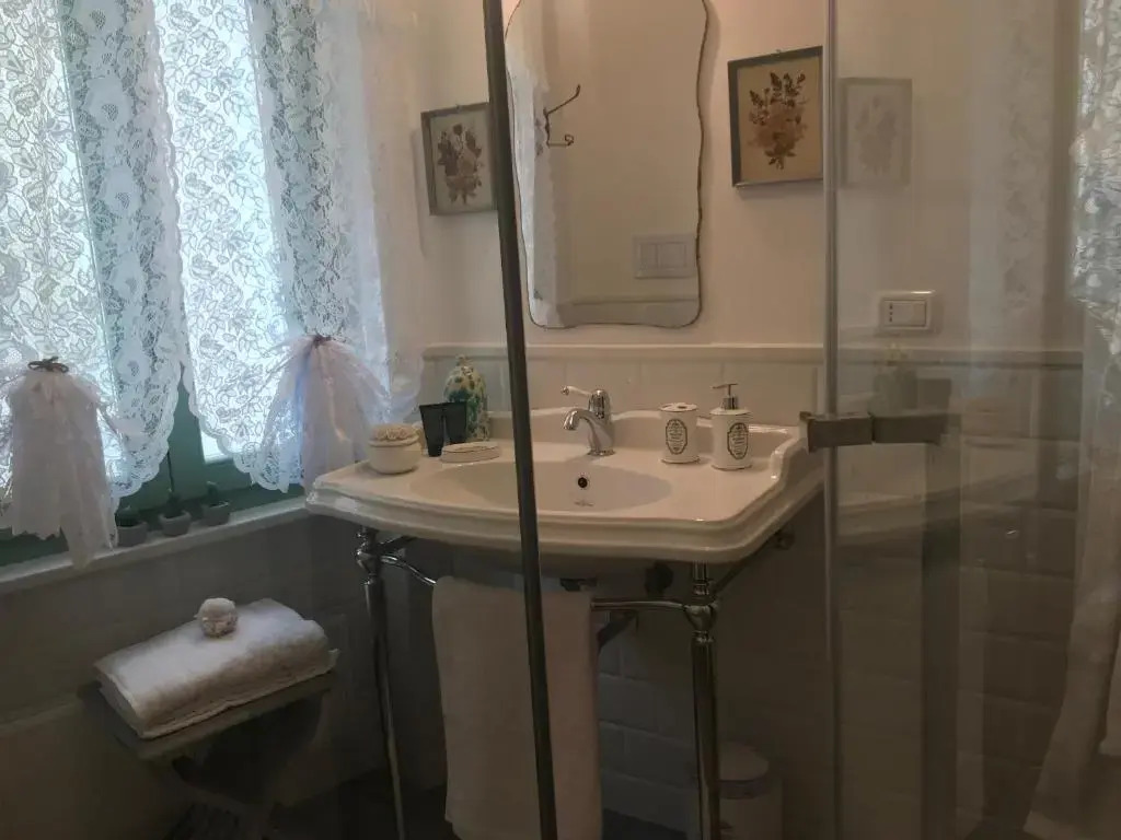 Clementina Room