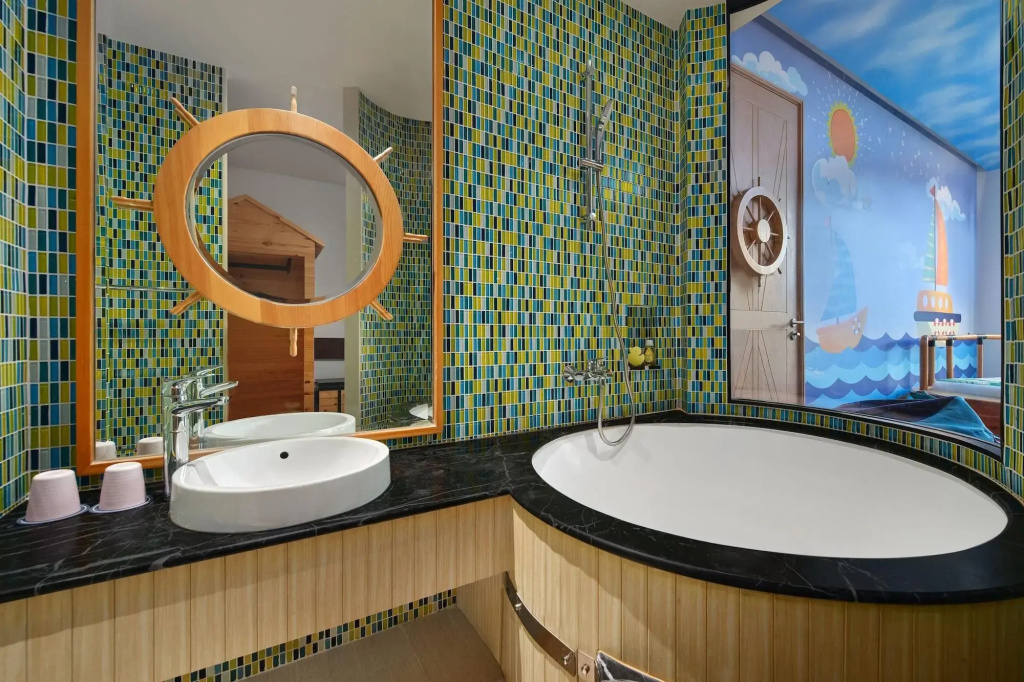 Four Points by Sheraton Phuket Patong Beach Resort