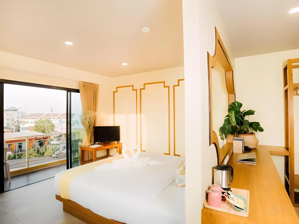 ROYAL PINEAPPLE HOTEL l a welcome to wealth and good fortune
