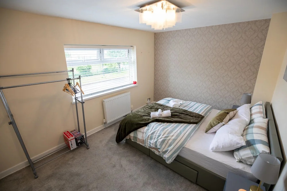 5star Serviced Homes- Free Wifi & Parking, Office