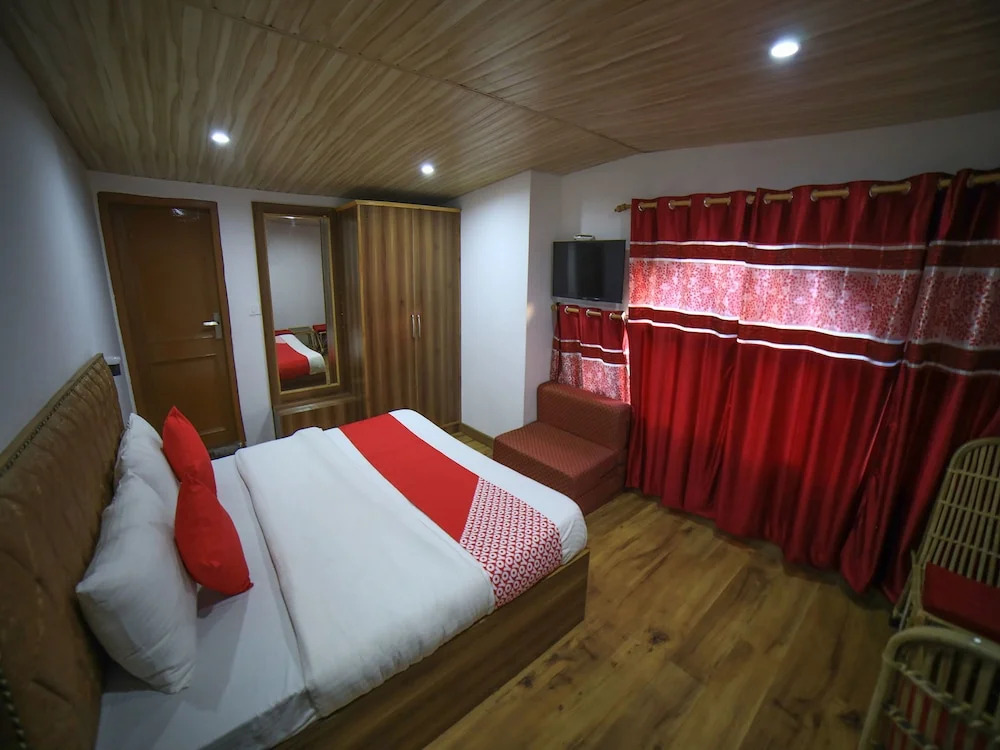 OYO 16801 Paradise Regency