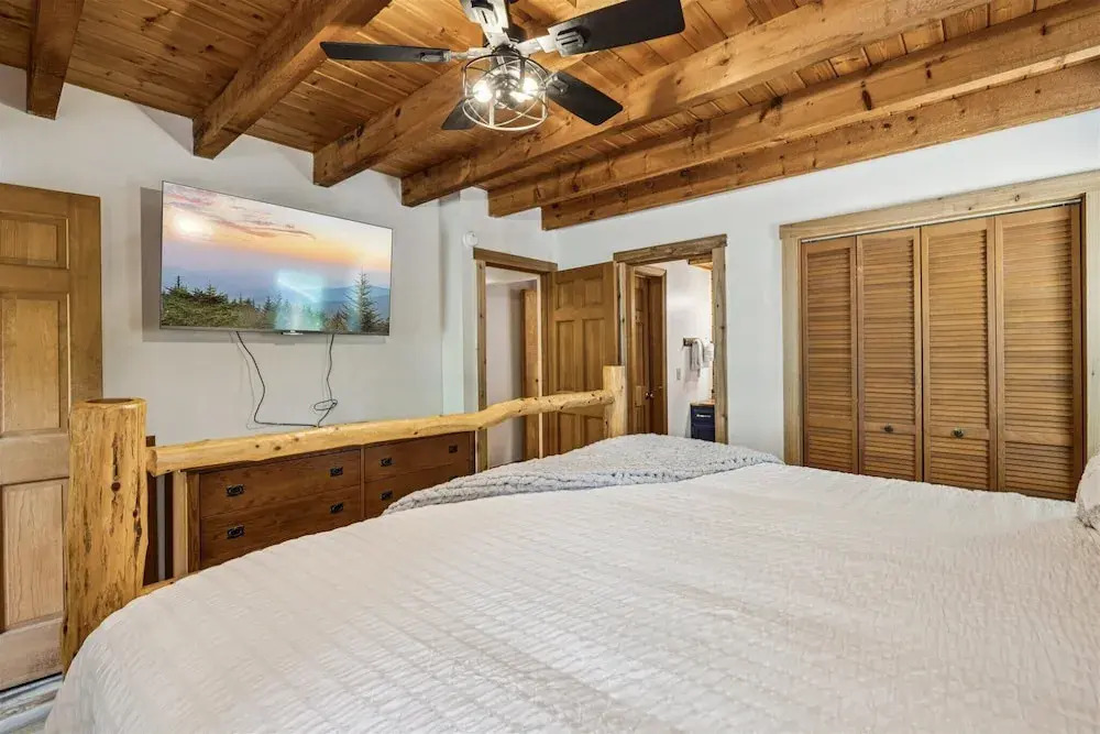 Golf Resort Cabin w Hot Tub Firepit Pool