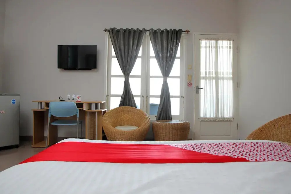 OYO 1098 Rego Hotel