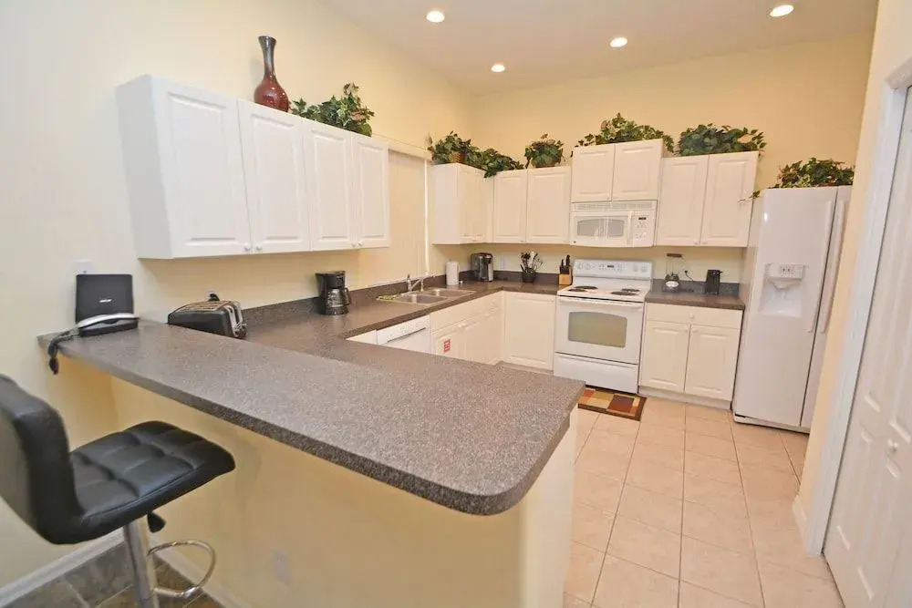 630 Sun Kissed 4 Br villa by RedAwning