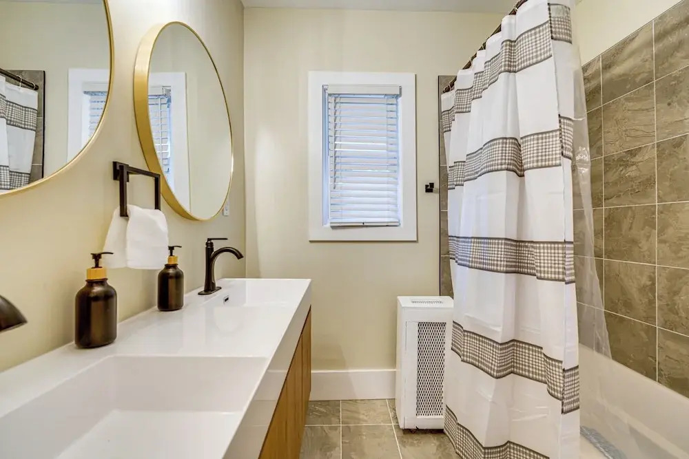 5 Mi to Dtwn Detroit: Pet-friendly Edison Home