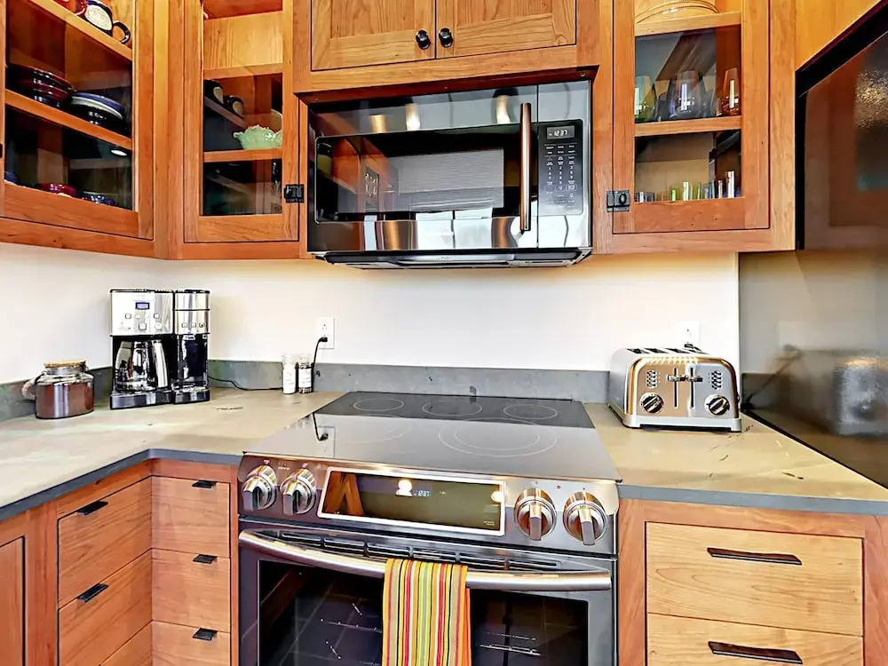 Newly Renovated 3br In Boothbay Harbor 3 Bedroom Apts
