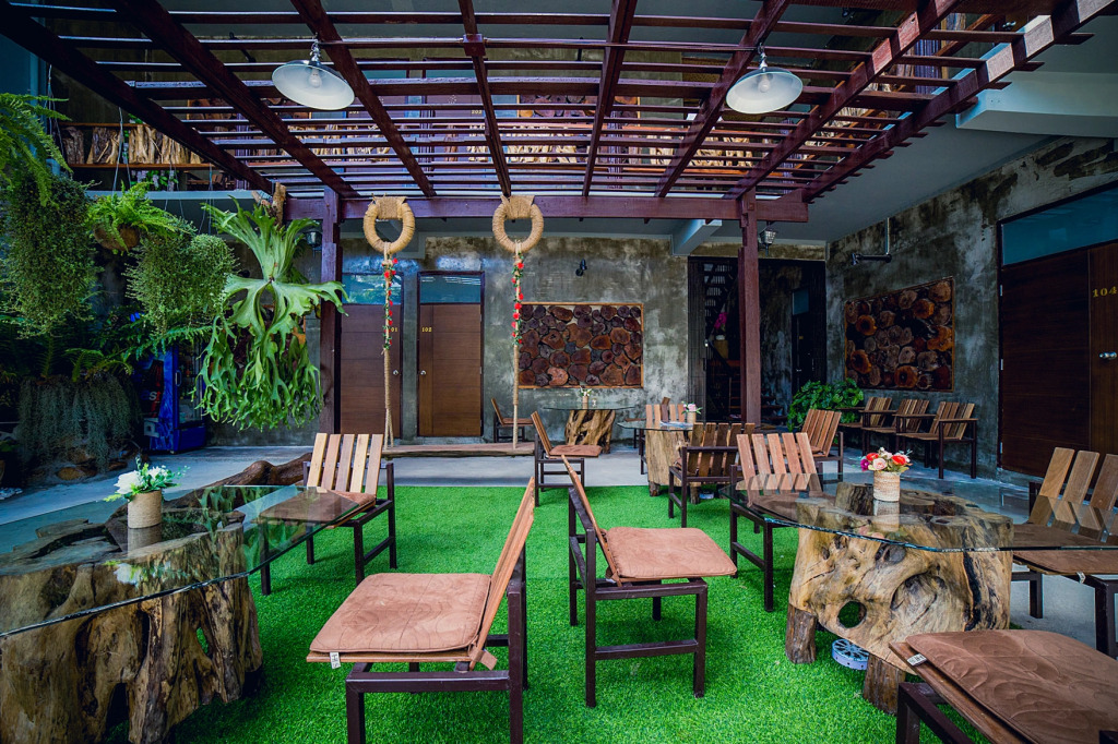 YOLO Chic House