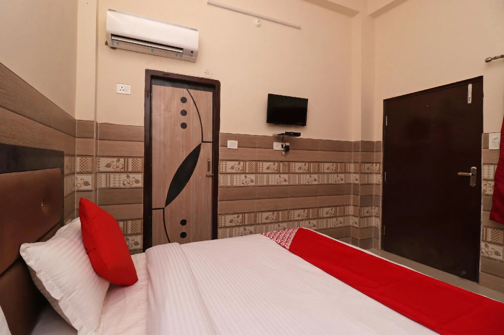 OYO 39292 Hotel Tejasvi