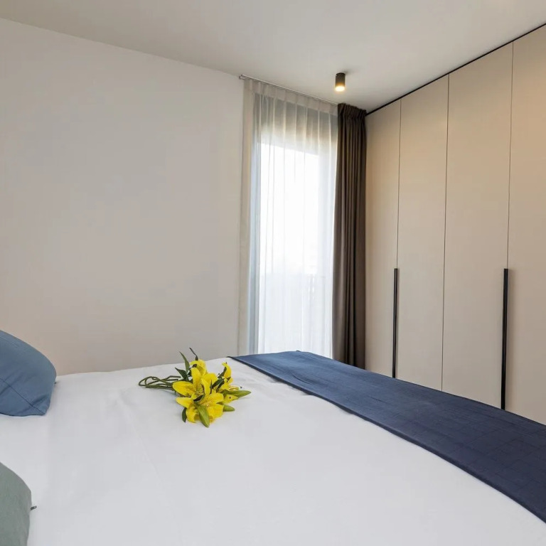 Icon H 405 Suite Business