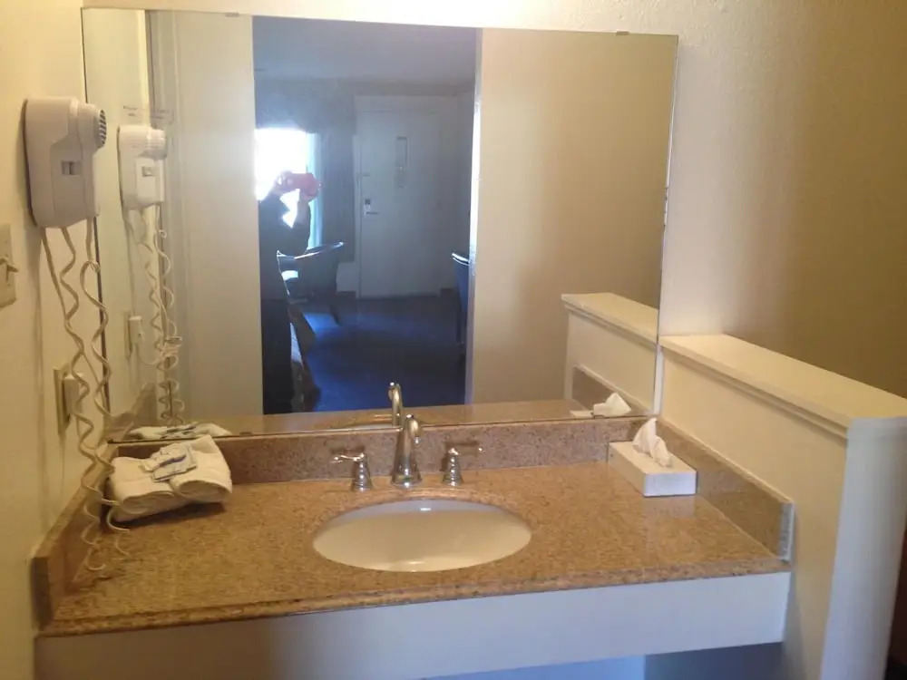 Granbury Inn and Suites