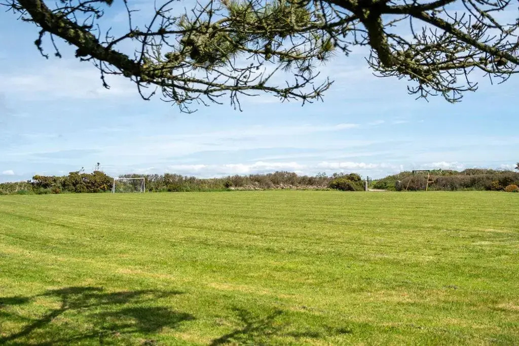 Spacious barn conversion, walk to 3 beaches