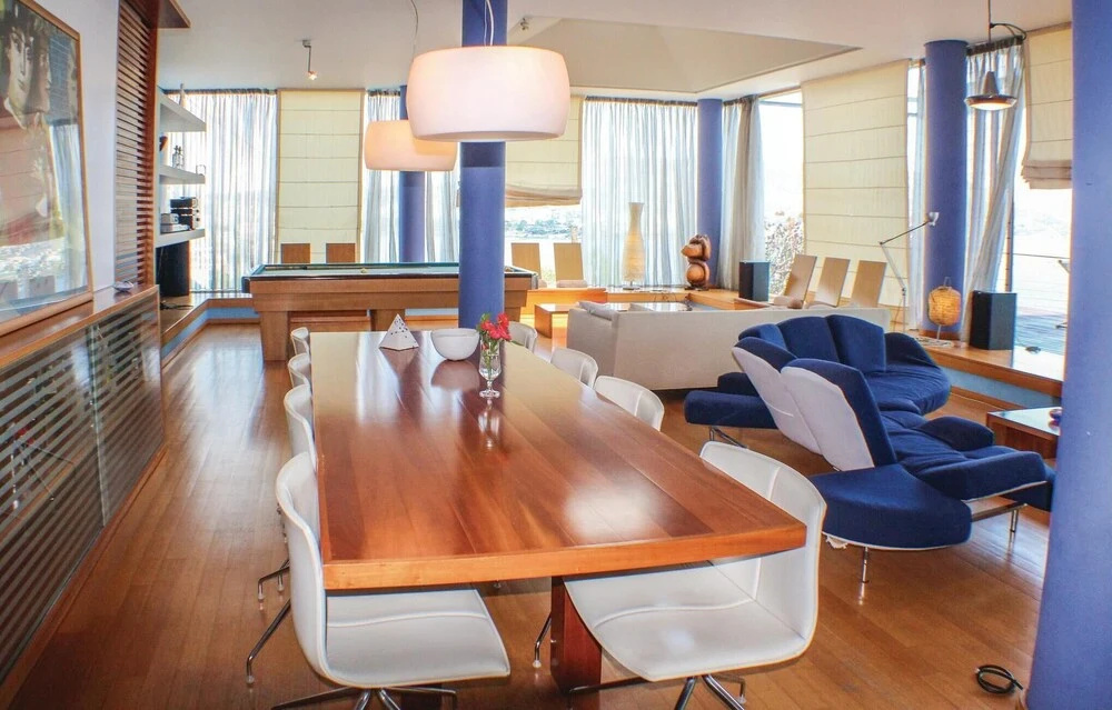 Stunning Home in Porto Rafti, Attiki With Wifi and 5 Bedrooms