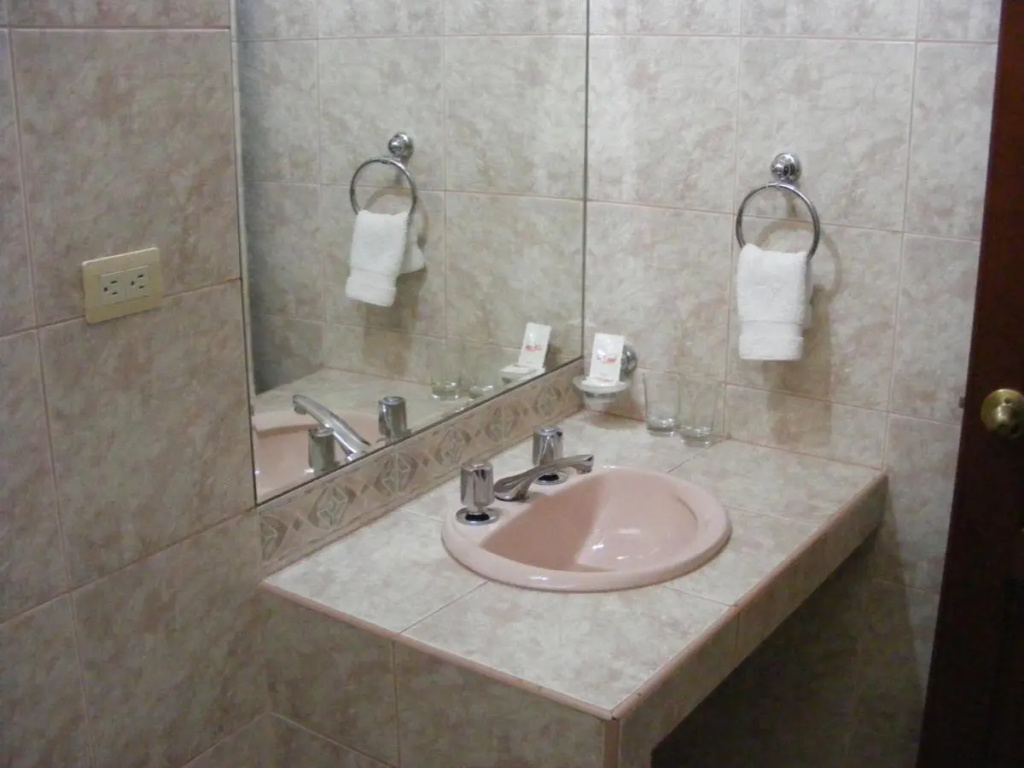 De Ville Inn Lima