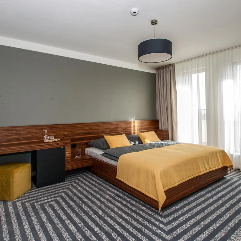 Hotel 99