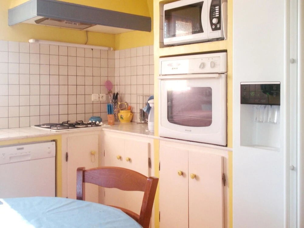 House With 3 Bedrooms in Ghisonaccia, With Enclosed Garden and Wifi -