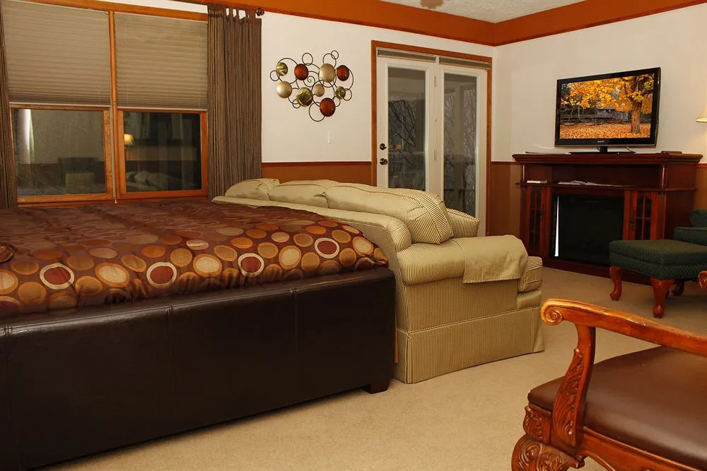 Eight Gables Inn