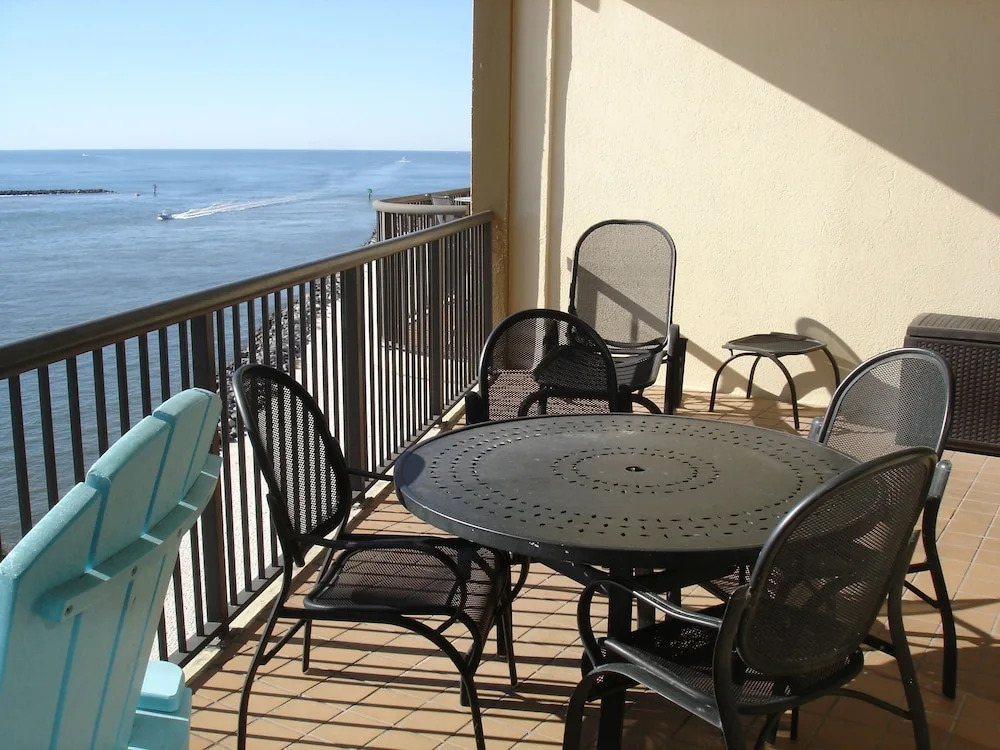 Grand Pointe 703