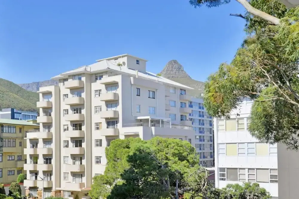 Charming Central Sea Point Haven 50m to Ocean