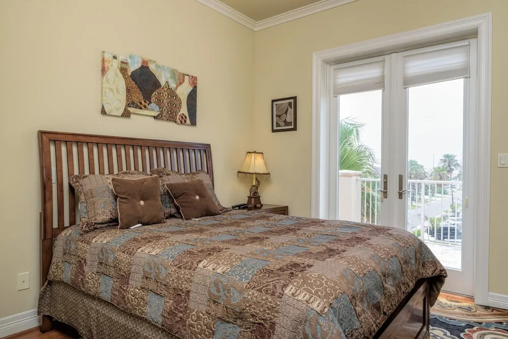 Gulf Paradise by Padre Getaways
