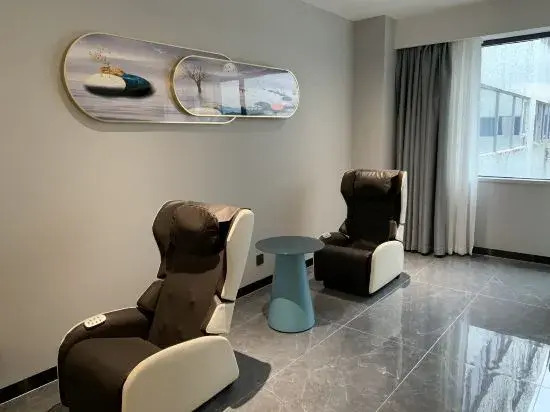 Baijiale Hotel (Shantou High Speed Rail Station Shop)