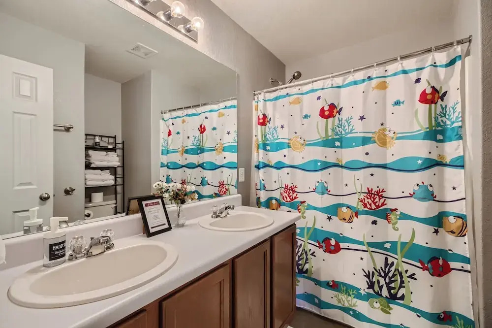The Patriot House + Pet Friendly + Hot Tub + Fire Pit