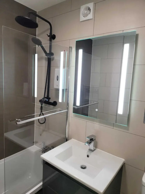 Stunning 2-bed Apartment in Manchester Built 2023