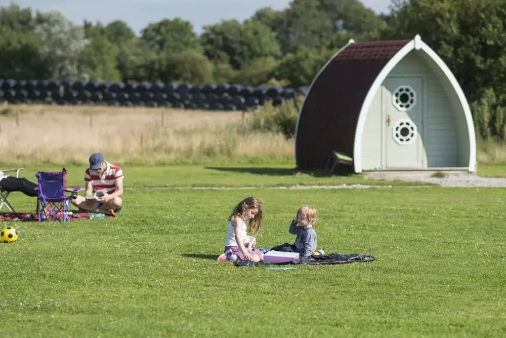 Camping Pod Near Lake - Campsite