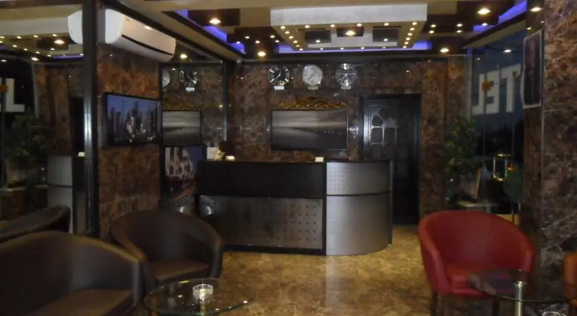 Yellow Rose Hotel