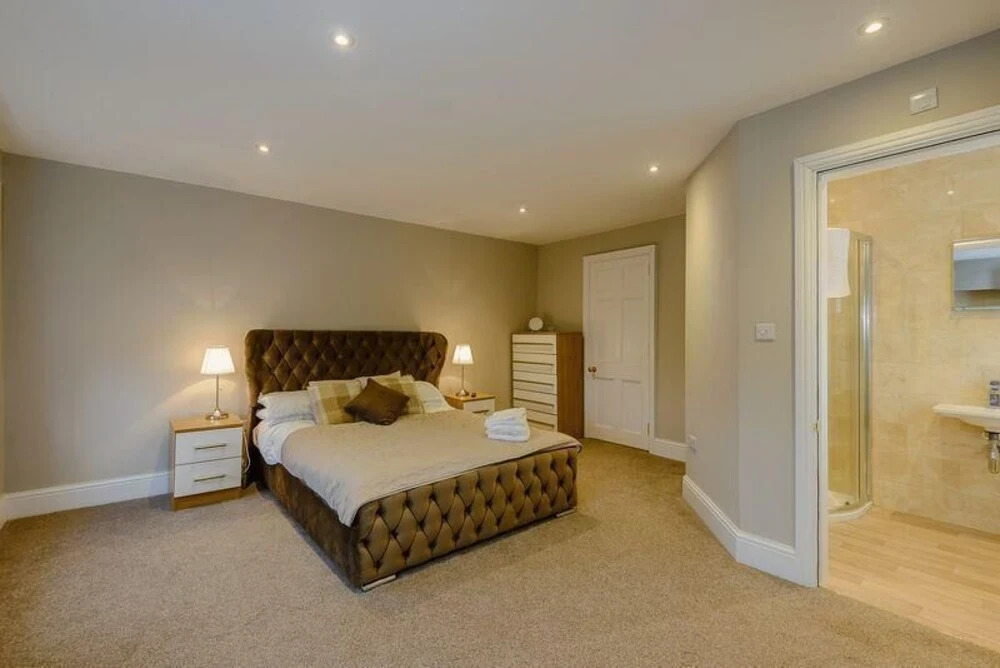 Luxury Listed Townhouse 350 Yds From Racecourse