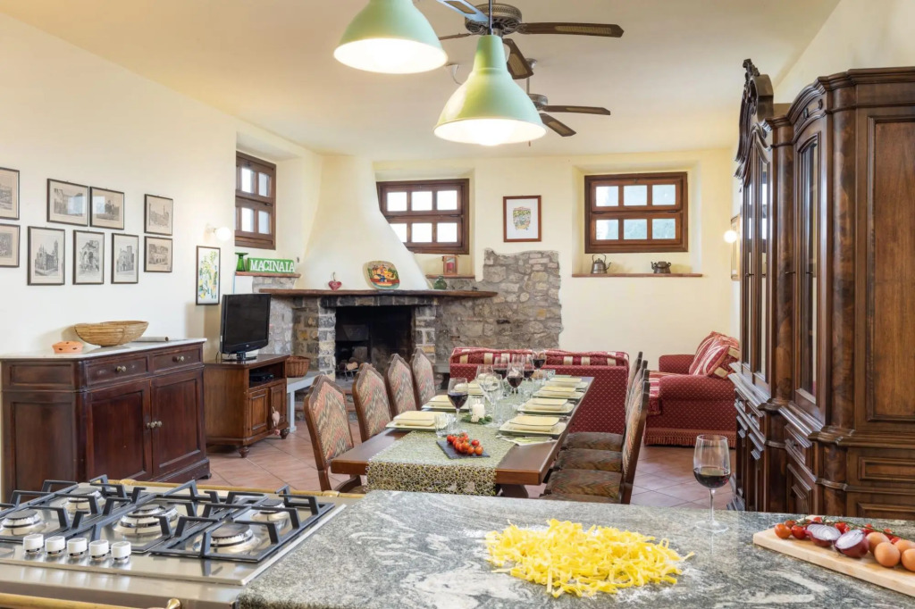 Country house with swimming pool and spectacular view and pool open till Oct 31st-Tenuta La Macinaia