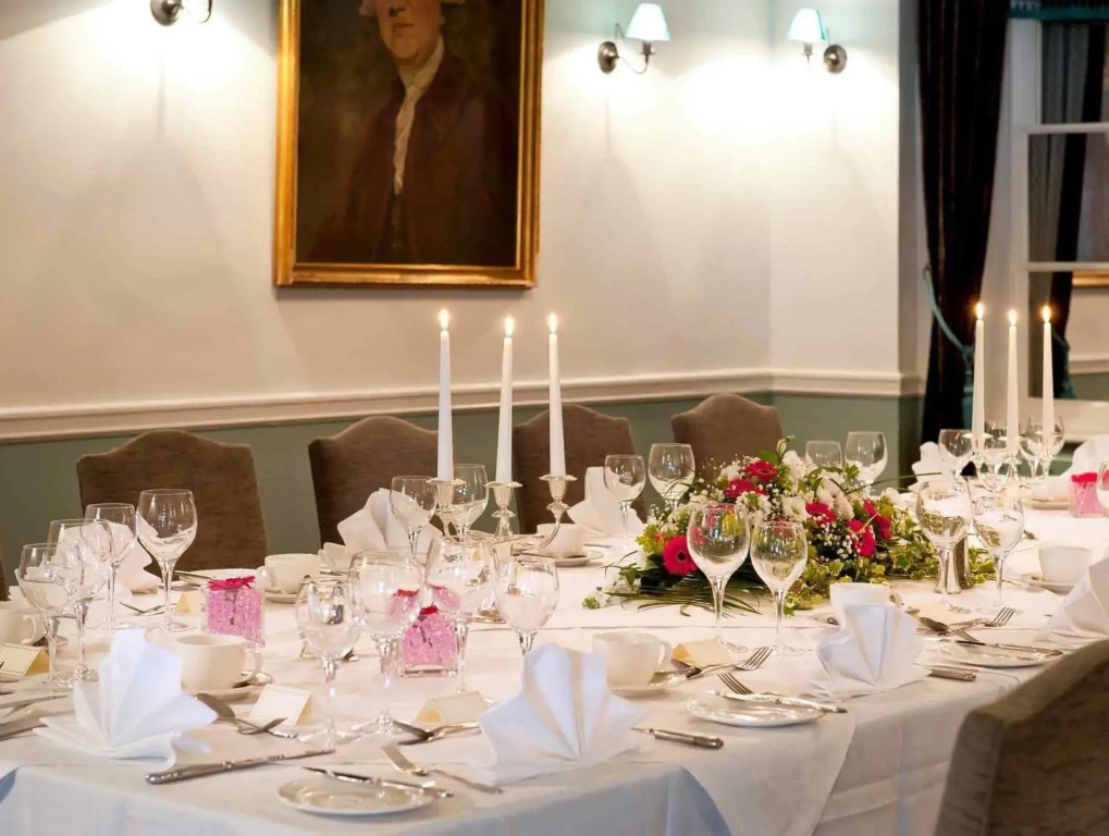 The White Horse - A Heartwood Inn