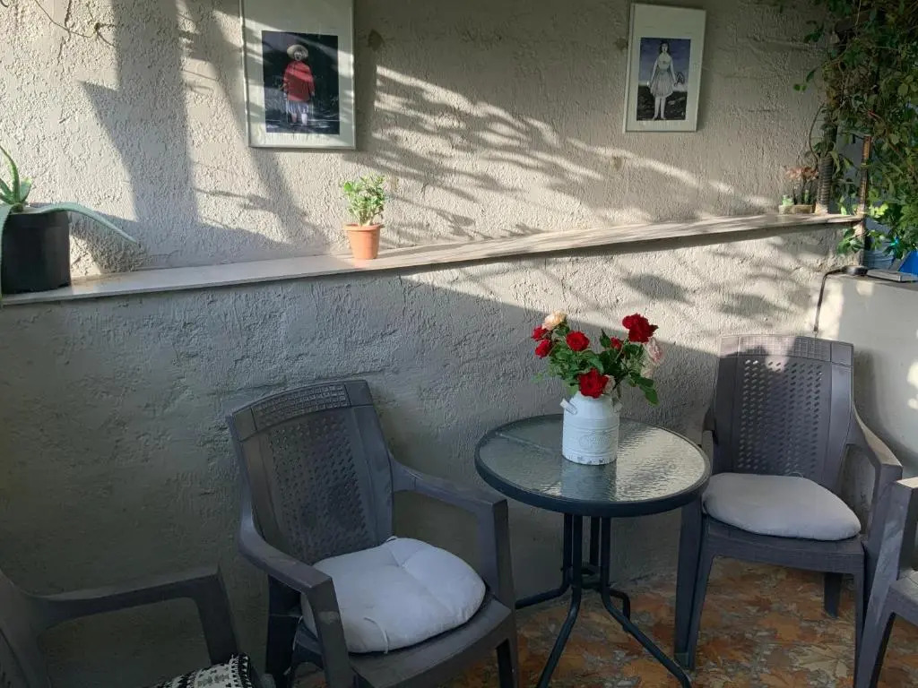 Apartment White Orchid