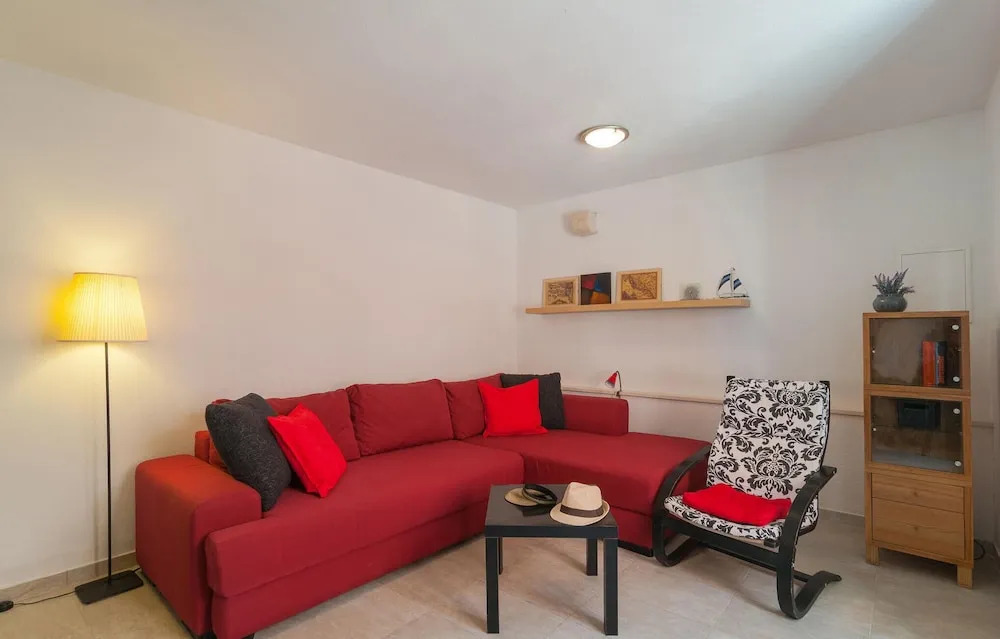 Nice Home in Pucisca With 2 Bedrooms and Wifi