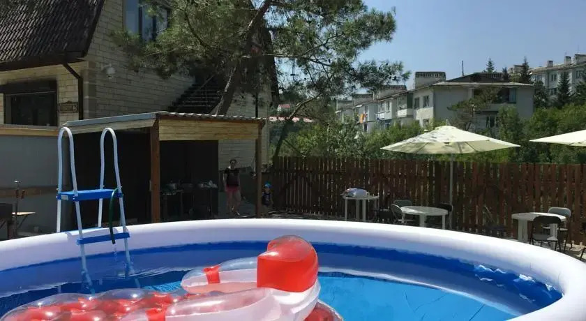 Guest house on pereulok Pionerskiy 4V