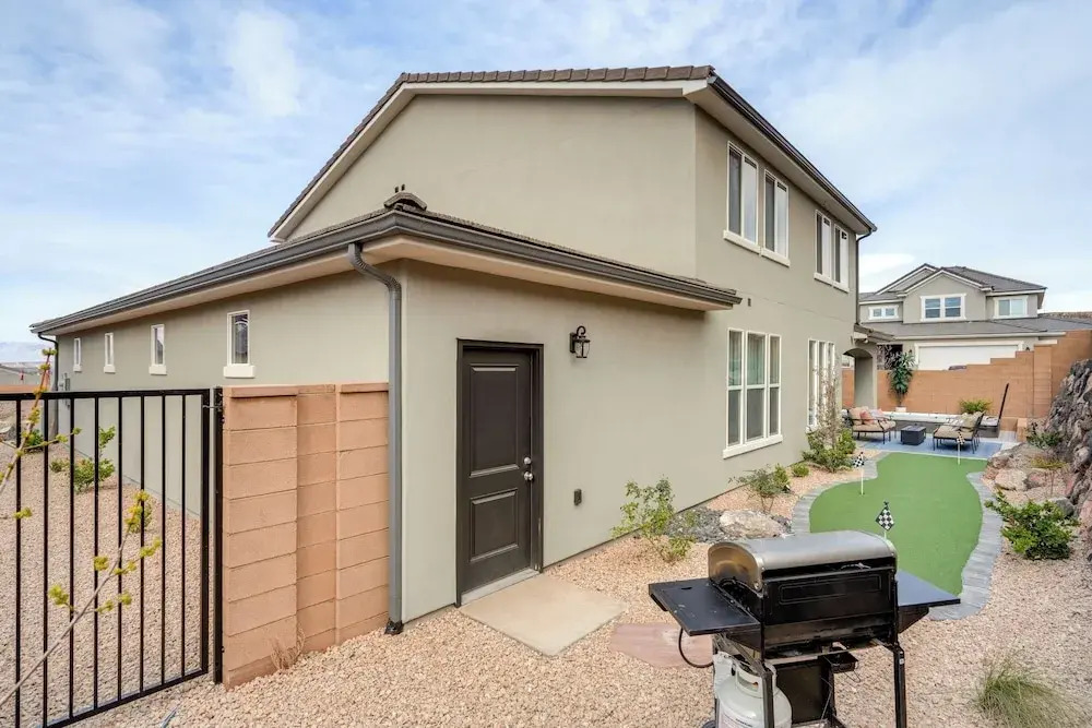 12 Mi to Sand Hollow: Spacious Home w/ Game Room