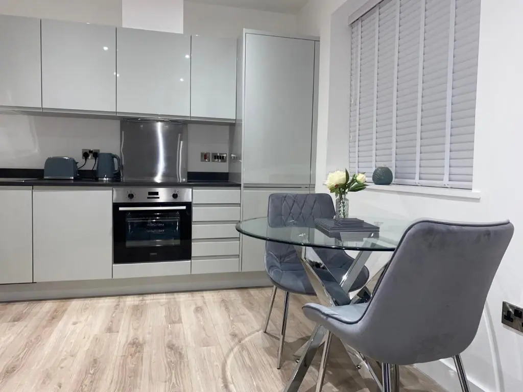 Roomotel - Broadoaks Apartments