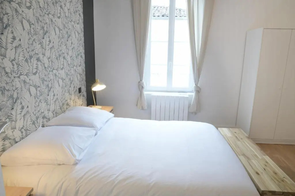 T3 de charme situé en hyper centre avec wifi, netflix, linge, draps, savons et serviettes fournis
