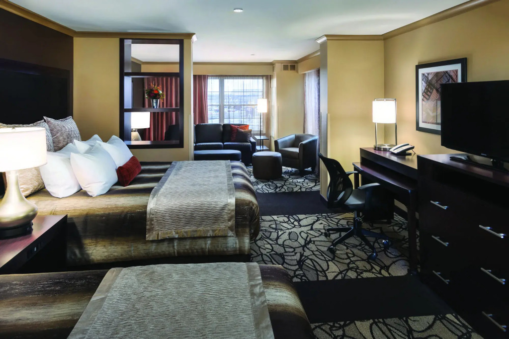 ClubHouse Hotel & Suites Fargo