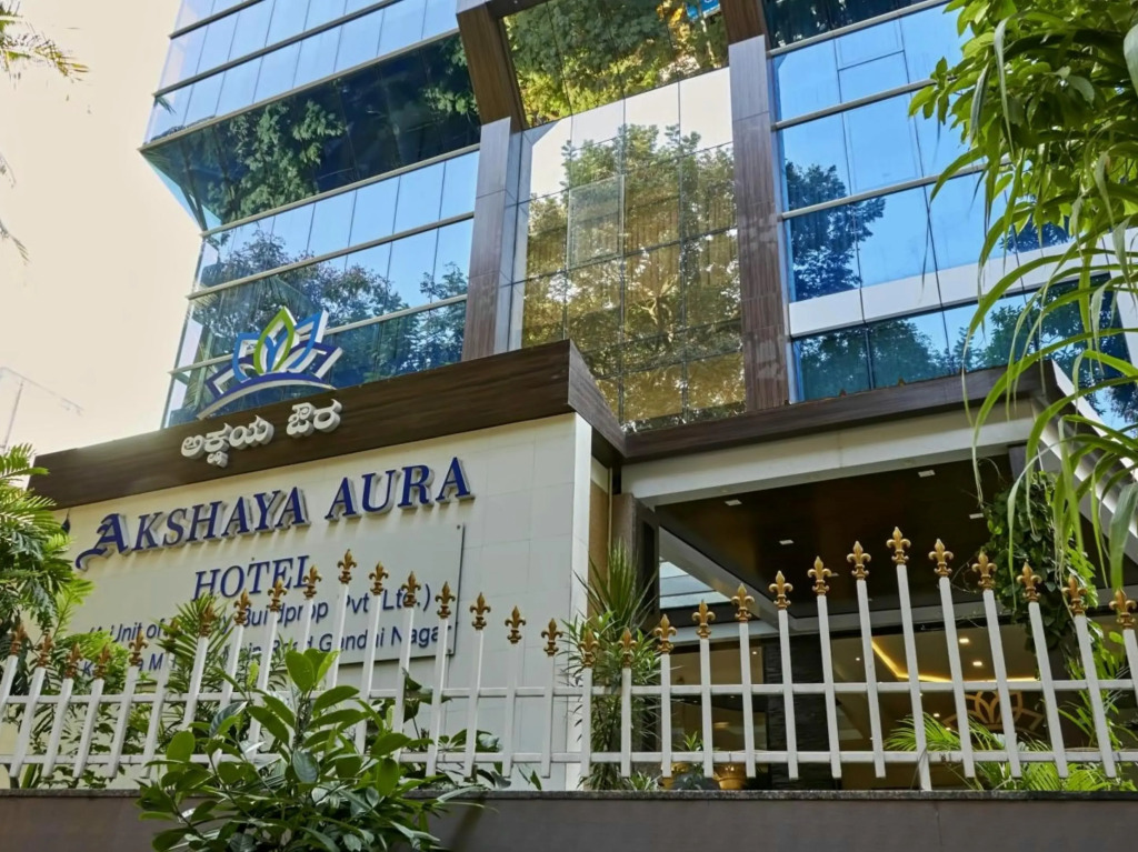 Akshaya Aura