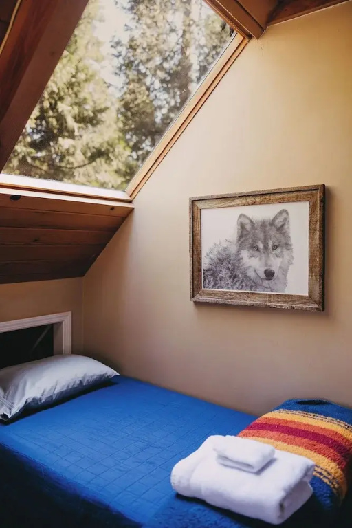 Family Cabin in Blue Lake Springs, Near Town!