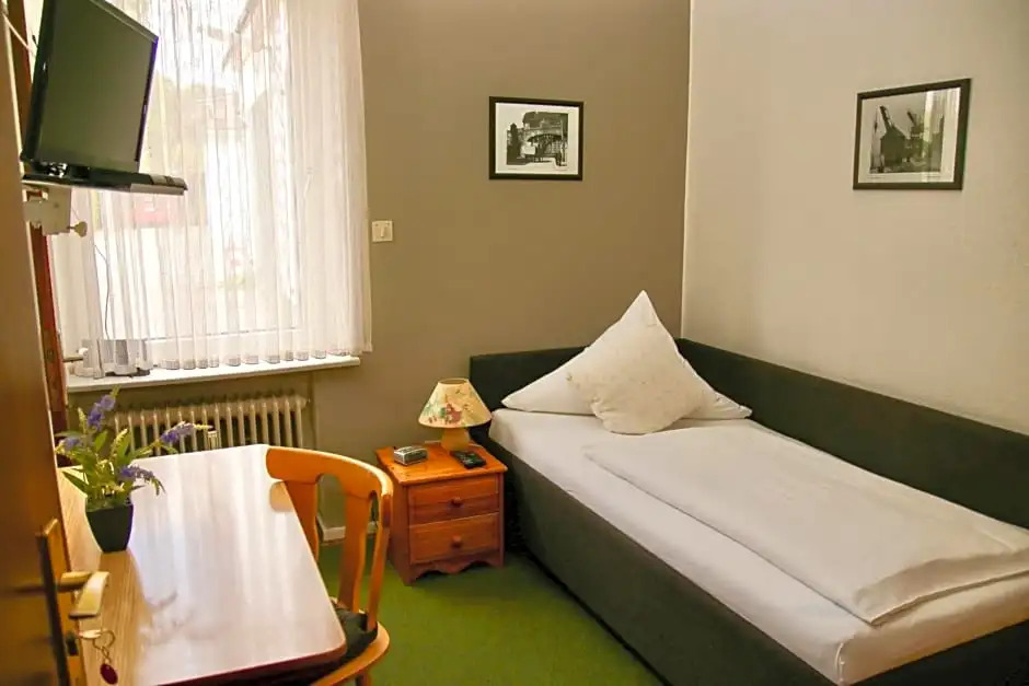 Hotel Meiendorfer Park free parking