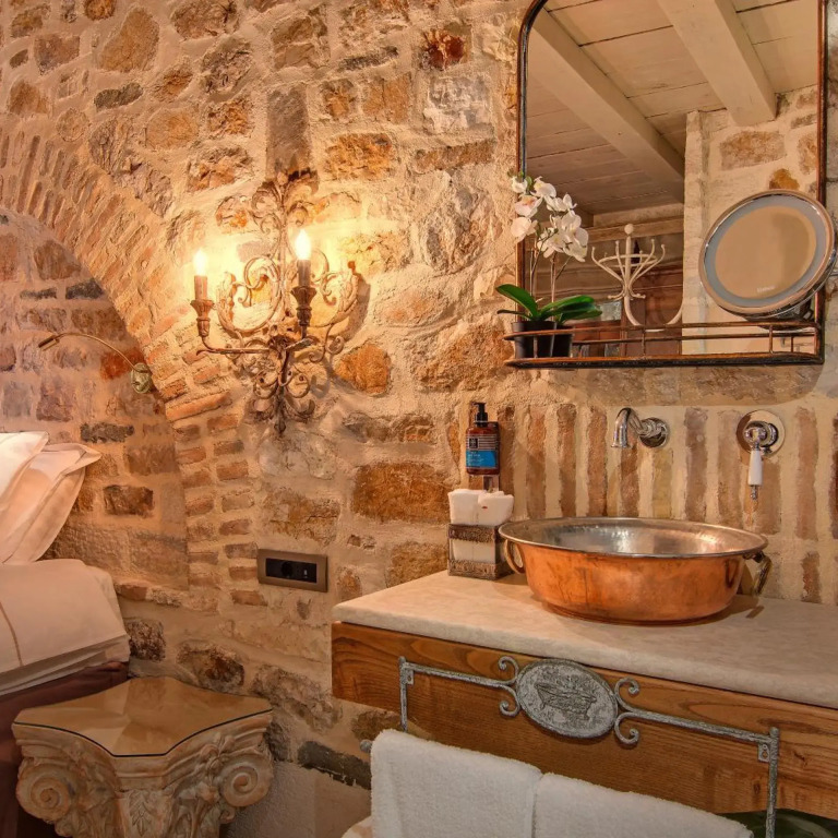 KAMARES Historic Boutique Hotel & Spa