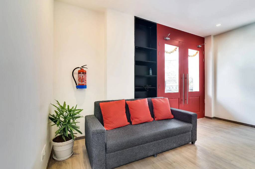 Townhouse Ulsoor Near Halasuru Metro Station