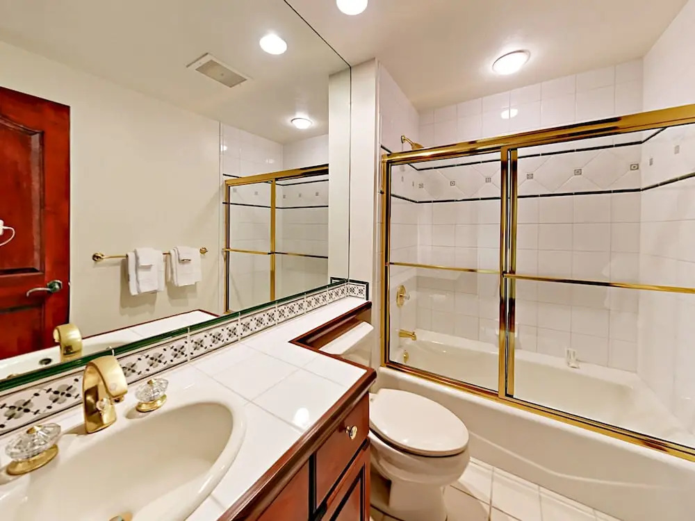 31 Avondale #105 - 3 Br Condo